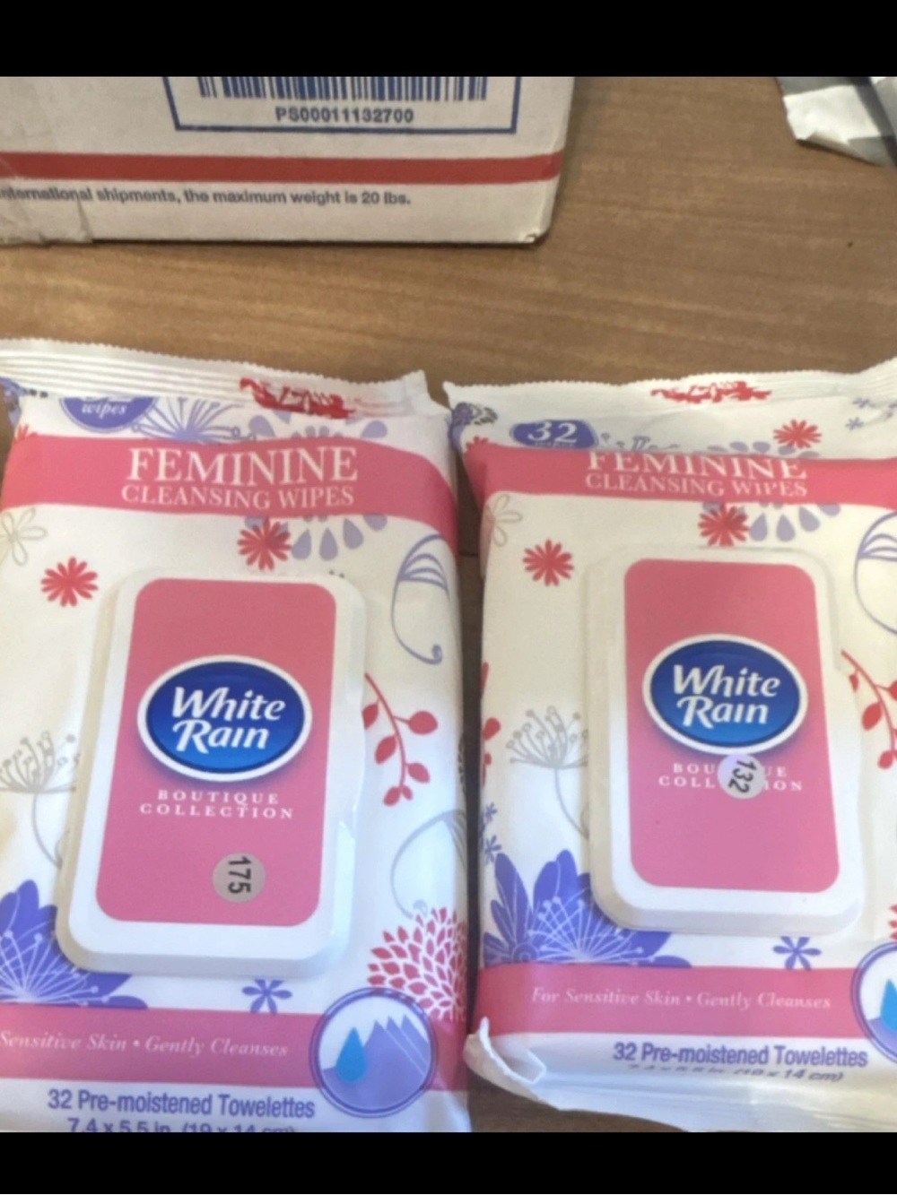White Rain Feminine Cleansing Wipes - Pink & White Pack